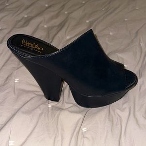 Chunky platform peep toe mule